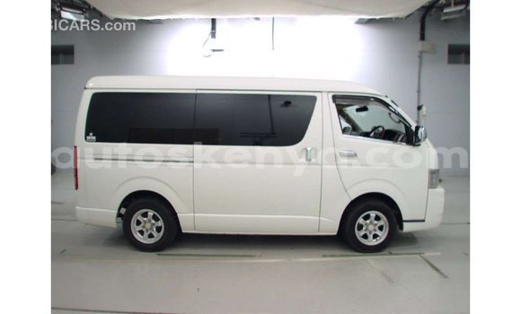 Imported Toyota Regius White Makiinaa iti Import - Dubai keessatti Central Kenya keessatti Imported Toyota Regius White Makiinaa iti Import - Dubai keessatti Central Kenya keessatti