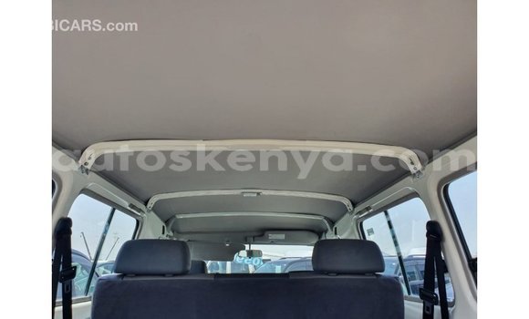 Nunua Imported Toyota Land Cruiser Nyeupe Gari ndani ya Import - Dubai nchini Kati Kenya Nunua Imported Toyota Land Cruiser Nyeupe Gari ndani ya Import - Dubai nchini Kati Kenya