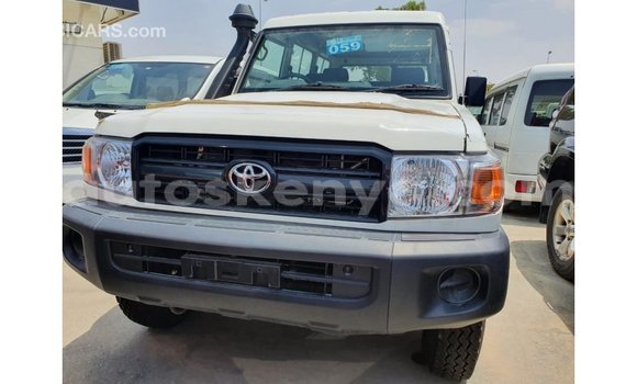 Nunua Imported Toyota Land Cruiser Nyeupe Gari ndani ya Import - Dubai nchini Kati Kenya Nunua Imported Toyota Land Cruiser Nyeupe Gari ndani ya Import - Dubai nchini Kati Kenya