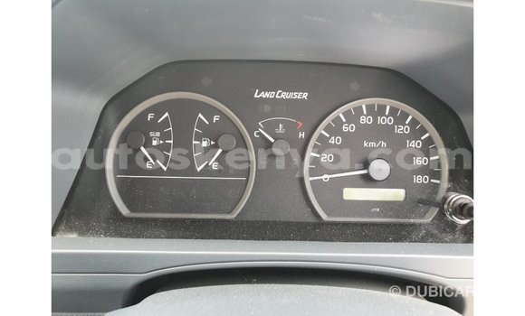 Nunua Imported Toyota Land Cruiser Nyeupe Gari ndani ya Import - Dubai nchini Kati Kenya Nunua Imported Toyota Land Cruiser Nyeupe Gari ndani ya Import - Dubai nchini Kati Kenya