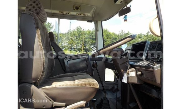 Nunua Imported Toyota Coaster Nyeupe Gari ndani ya Import - Dubai nchini Kati Kenya Nunua Imported Toyota Coaster Nyeupe Gari ndani ya Import - Dubai nchini Kati Kenya