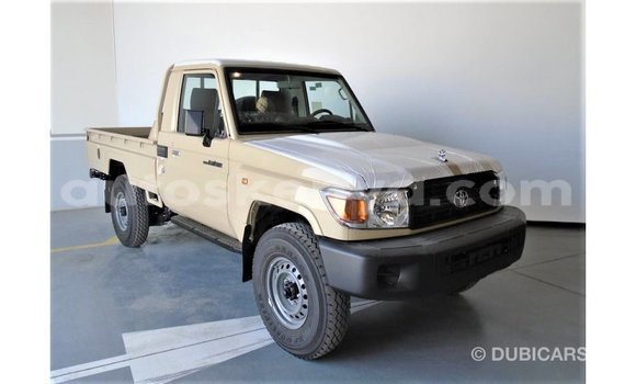 Imported Toyota Land Cruiser Beige Makiinaa iti Import - Dubai keessatti Central Kenya keessatti Imported Toyota Land Cruiser Beige Makiinaa iti Import - Dubai keessatti Central Kenya keessatti