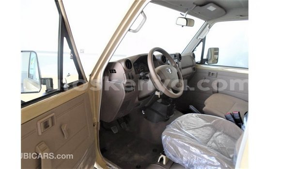 Imported Toyota Land Cruiser Beige Makiinaa iti Import - Dubai keessatti Central Kenya keessatti Imported Toyota Land Cruiser Beige Makiinaa iti Import - Dubai keessatti Central Kenya keessatti