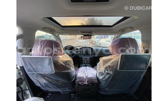 Nunua Imported Toyota DA Nyeupe Lori ndani ya Import - Dubai nchini Kati Kenya Nunua Imported Toyota DA Nyeupe Lori ndani ya Import - Dubai nchini Kati Kenya