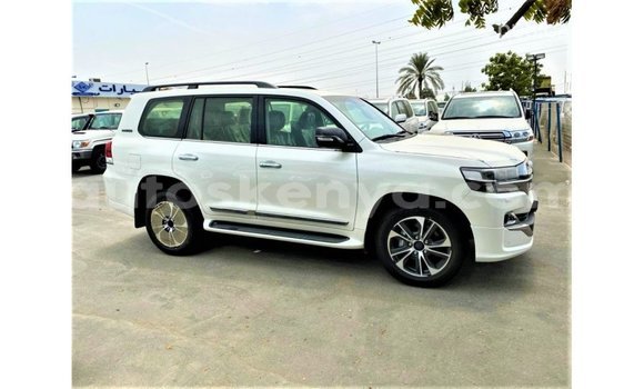 Buy Import Toyota Land Cruiser White Car in Import - Dubai in Central Kenya Buy Import Toyota Land Cruiser White Car in Import - Dubai in Central Kenya