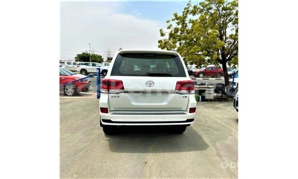 Buy Import Toyota Land Cruiser White Car in Import - Dubai in Central Kenya Buy Import Toyota Land Cruiser White Car in Import - Dubai in Central Kenya