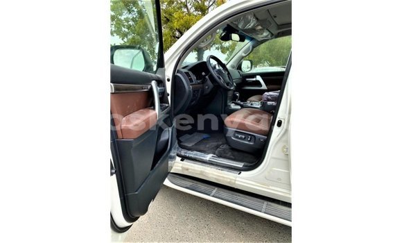 Buy Import Toyota Land Cruiser White Car in Import - Dubai in Central Kenya Buy Import Toyota Land Cruiser White Car in Import - Dubai in Central Kenya