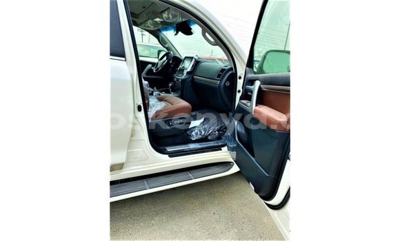 Buy Import Toyota Land Cruiser White Car in Import - Dubai in Central Kenya Buy Import Toyota Land Cruiser White Car in Import - Dubai in Central Kenya