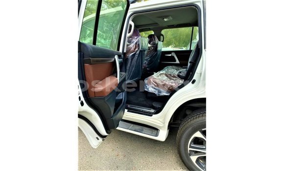 Buy Import Toyota Land Cruiser White Car in Import - Dubai in Central Kenya Buy Import Toyota Land Cruiser White Car in Import - Dubai in Central Kenya