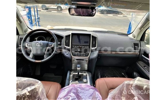 Buy Import Toyota Land Cruiser White Car in Import - Dubai in Central Kenya Buy Import Toyota Land Cruiser White Car in Import - Dubai in Central Kenya