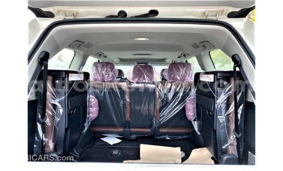 Buy Import Toyota Land Cruiser White Car in Import - Dubai in Central Kenya Buy Import Toyota Land Cruiser White Car in Import - Dubai in Central Kenya