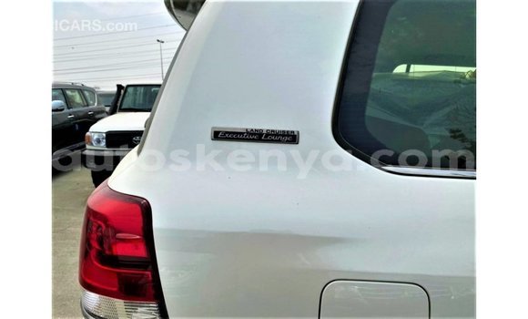 Buy Import Toyota Land Cruiser White Car in Import - Dubai in Central Kenya Buy Import Toyota Land Cruiser White Car in Import - Dubai in Central Kenya