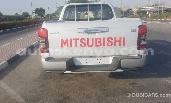 Nunua Imported Mitsubishi L200 Nyeupe Gari ndani ya Import - Dubai nchini Kati Kenya Nunua Imported Mitsubishi L200 Nyeupe Gari ndani ya Import - Dubai nchini Kati Kenya