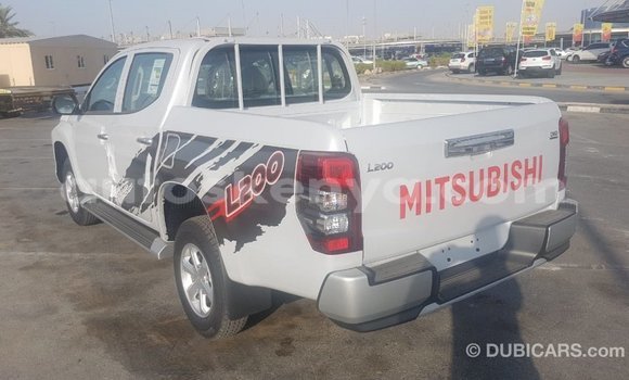 Nunua Imported Mitsubishi L200 Nyeupe Gari ndani ya Import - Dubai nchini Kati Kenya Nunua Imported Mitsubishi L200 Nyeupe Gari ndani ya Import - Dubai nchini Kati Kenya