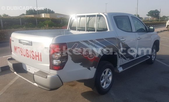 Nunua Imported Mitsubishi L200 Nyeupe Gari ndani ya Import - Dubai nchini Kati Kenya Nunua Imported Mitsubishi L200 Nyeupe Gari ndani ya Import - Dubai nchini Kati Kenya