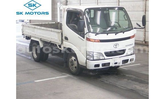 Imported Toyota Ade White Netiree iti Import - Dubai keessatti Central Kenya keessatti