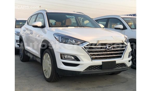 Imported Hyundai Tucson White Makiinaa iti Import - Dubai keessatti Central Kenya keessatti Imported Hyundai Tucson White Makiinaa iti Import - Dubai keessatti Central Kenya keessatti