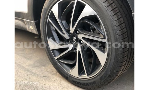 Imported Hyundai Tucson White Makiinaa iti Import - Dubai keessatti Central Kenya keessatti Imported Hyundai Tucson White Makiinaa iti Import - Dubai keessatti Central Kenya keessatti