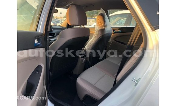 Imported Hyundai Tucson White Makiinaa iti Import - Dubai keessatti Central Kenya keessatti Imported Hyundai Tucson White Makiinaa iti Import - Dubai keessatti Central Kenya keessatti