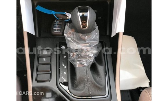 Imported Hyundai Tucson White Makiinaa iti Import - Dubai keessatti Central Kenya keessatti Imported Hyundai Tucson White Makiinaa iti Import - Dubai keessatti Central Kenya keessatti