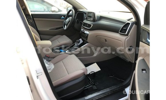 Imported Hyundai Tucson White Makiinaa iti Import - Dubai keessatti Central Kenya keessatti Imported Hyundai Tucson White Makiinaa iti Import - Dubai keessatti Central Kenya keessatti