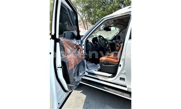 Nunua Imported Nissan Patrol Nyeupe Gari ndani ya Import - Dubai nchini Kati Kenya Nunua Imported Nissan Patrol Nyeupe Gari ndani ya Import - Dubai nchini Kati Kenya