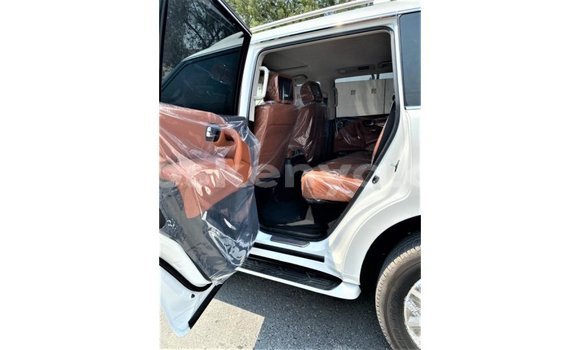 Nunua Imported Nissan Patrol Nyeupe Gari ndani ya Import - Dubai nchini Kati Kenya Nunua Imported Nissan Patrol Nyeupe Gari ndani ya Import - Dubai nchini Kati Kenya