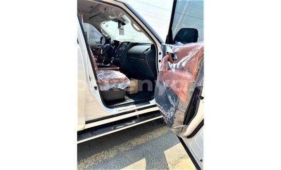 Nunua Imported Nissan Patrol Nyeupe Gari ndani ya Import - Dubai nchini Kati Kenya Nunua Imported Nissan Patrol Nyeupe Gari ndani ya Import - Dubai nchini Kati Kenya