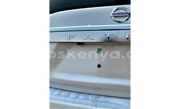 Nunua Imported Nissan Patrol Nyeupe Gari ndani ya Import - Dubai nchini Kati Kenya Nunua Imported Nissan Patrol Nyeupe Gari ndani ya Import - Dubai nchini Kati Kenya