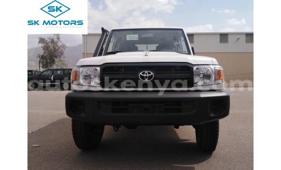 Imported Toyota Land Cruiser White Makiinaa iti Import - Dubai keessatti Central Kenya keessatti Imported Toyota Land Cruiser White Makiinaa iti Import - Dubai keessatti Central Kenya keessatti