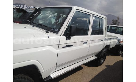 Imported Toyota Land Cruiser White Makiinaa iti Import - Dubai keessatti Central Kenya keessatti Imported Toyota Land Cruiser White Makiinaa iti Import - Dubai keessatti Central Kenya keessatti