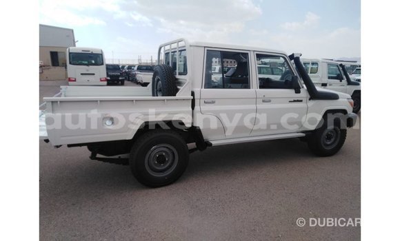 Imported Toyota Land Cruiser White Makiinaa iti Import - Dubai keessatti Central Kenya keessatti Imported Toyota Land Cruiser White Makiinaa iti Import - Dubai keessatti Central Kenya keessatti
