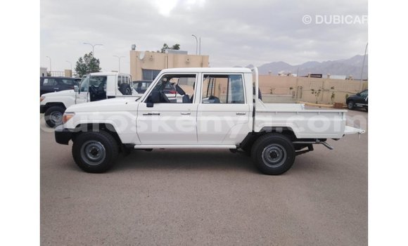 Imported Toyota Land Cruiser White Makiinaa iti Import - Dubai keessatti Central Kenya keessatti Imported Toyota Land Cruiser White Makiinaa iti Import - Dubai keessatti Central Kenya keessatti