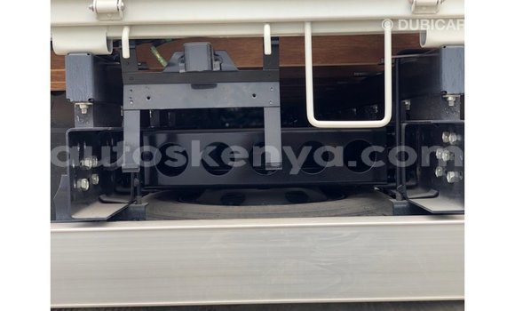 Imported Isuzu Bighorn White Netiree iti Import - Dubai keessatti Central Kenya keessatti Imported Isuzu Bighorn White Netiree iti Import - Dubai keessatti Central Kenya keessatti