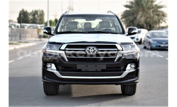 Imported Toyota Land Cruiser Black Makiinaa iti Import - Dubai keessatti Central Kenya keessatti