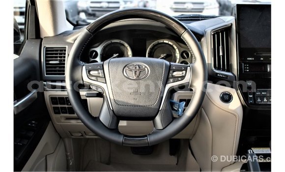 Nunua Imported Toyota Land Cruiser Nyeusi Gari ndani ya Import - Dubai nchini Kati Kenya Nunua Imported Toyota Land Cruiser Nyeusi Gari ndani ya Import - Dubai nchini Kati Kenya