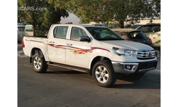 Imported Toyota Hilux White Makiinaa iti Import - Dubai keessatti Central Kenya keessatti Imported Toyota Hilux White Makiinaa iti Import - Dubai keessatti Central Kenya keessatti