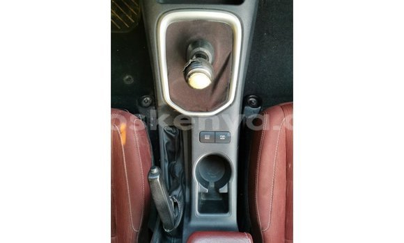 Imported Toyota Hilux White Makiinaa iti Import - Dubai keessatti Central Kenya keessatti Imported Toyota Hilux White Makiinaa iti Import - Dubai keessatti Central Kenya keessatti