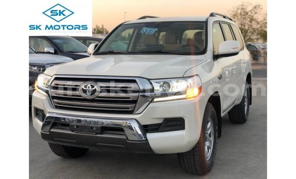 Nunua Imported Toyota Land Cruiser Nyeupe Gari ndani ya Import - Dubai nchini Kati Kenya Nunua Imported Toyota Land Cruiser Nyeupe Gari ndani ya Import - Dubai nchini Kati Kenya