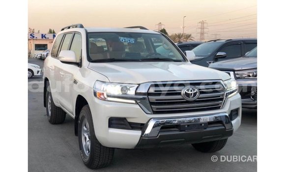 Nunua Imported Toyota Land Cruiser Nyeupe Gari ndani ya Import - Dubai nchini Kati Kenya Nunua Imported Toyota Land Cruiser Nyeupe Gari ndani ya Import - Dubai nchini Kati Kenya