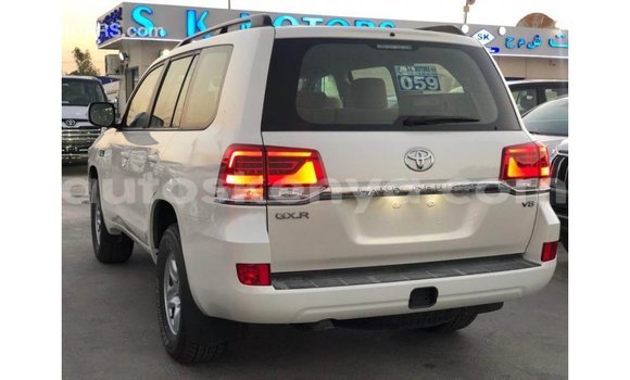Nunua Imported Toyota Land Cruiser Nyeupe Gari ndani ya Import - Dubai nchini Kati Kenya Nunua Imported Toyota Land Cruiser Nyeupe Gari ndani ya Import - Dubai nchini Kati Kenya