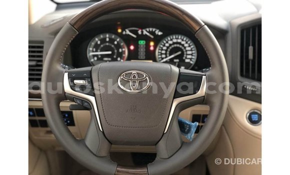 Nunua Imported Toyota Land Cruiser Nyeupe Gari ndani ya Import - Dubai nchini Kati Kenya Nunua Imported Toyota Land Cruiser Nyeupe Gari ndani ya Import - Dubai nchini Kati Kenya
