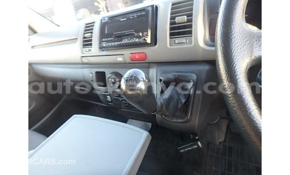 Nunua Imported Toyota Regius Nyeupe Gari ndani ya Import - Dubai nchini Kati Kenya Nunua Imported Toyota Regius Nyeupe Gari ndani ya Import - Dubai nchini Kati Kenya