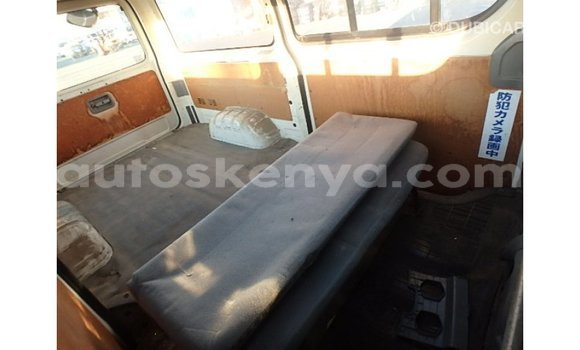 Nunua Imported Toyota Regius Nyeupe Gari ndani ya Import - Dubai nchini Kati Kenya Nunua Imported Toyota Regius Nyeupe Gari ndani ya Import - Dubai nchini Kati Kenya