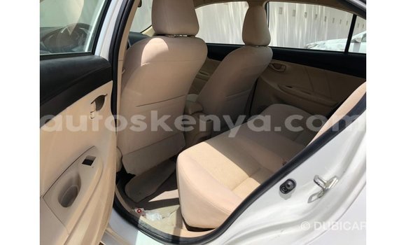 Nunua Imported Toyota Yaris Nyeupe Gari ndani ya Import - Dubai nchini Kati Kenya Nunua Imported Toyota Yaris Nyeupe Gari ndani ya Import - Dubai nchini Kati Kenya