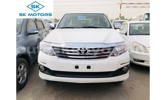 Imported Toyota Fortuner White Makiinaa iti Import - Dubai keessatti Central Kenya keessatti Imported Toyota Fortuner White Makiinaa iti Import - Dubai keessatti Central Kenya keessatti