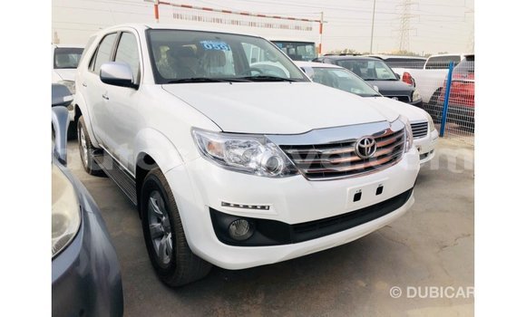 Imported Toyota Fortuner White Makiinaa iti Import - Dubai keessatti Central Kenya keessatti Imported Toyota Fortuner White Makiinaa iti Import - Dubai keessatti Central Kenya keessatti