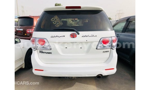 Imported Toyota Fortuner White Makiinaa iti Import - Dubai keessatti Central Kenya keessatti Imported Toyota Fortuner White Makiinaa iti Import - Dubai keessatti Central Kenya keessatti