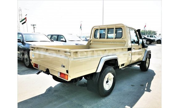 Buy Import Toyota Land Cruiser Beige Car in Import - Dubai in Central Kenya Buy Import Toyota Land Cruiser Beige Car in Import - Dubai in Central Kenya