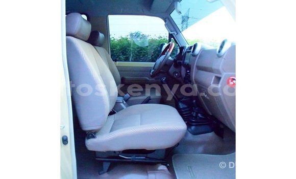 Nunua Imported Toyota Land Cruiser Beige Gari ndani ya Import - Dubai nchini Kati Kenya Nunua Imported Toyota Land Cruiser Beige Gari ndani ya Import - Dubai nchini Kati Kenya